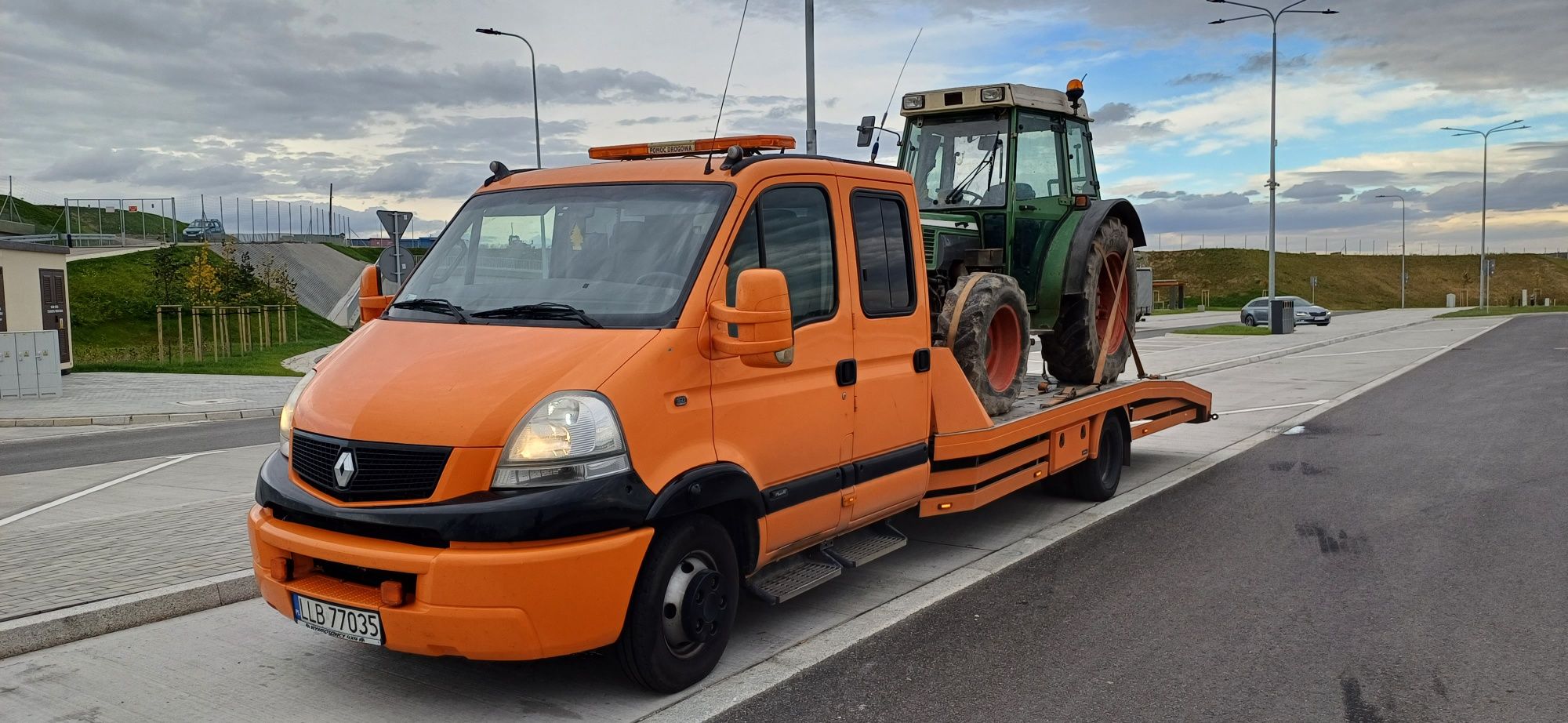 TRANSPORT maszyn rolniczych budowlanych ciągników kombajnów Laweta