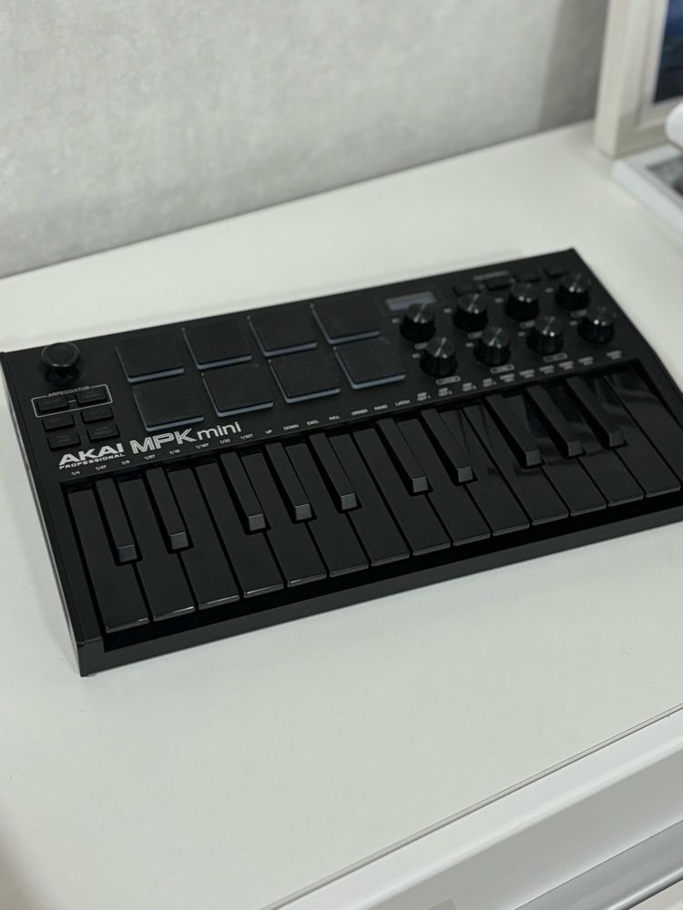 MIDI-клавіатура Akai MPK Mini 3 (Black)