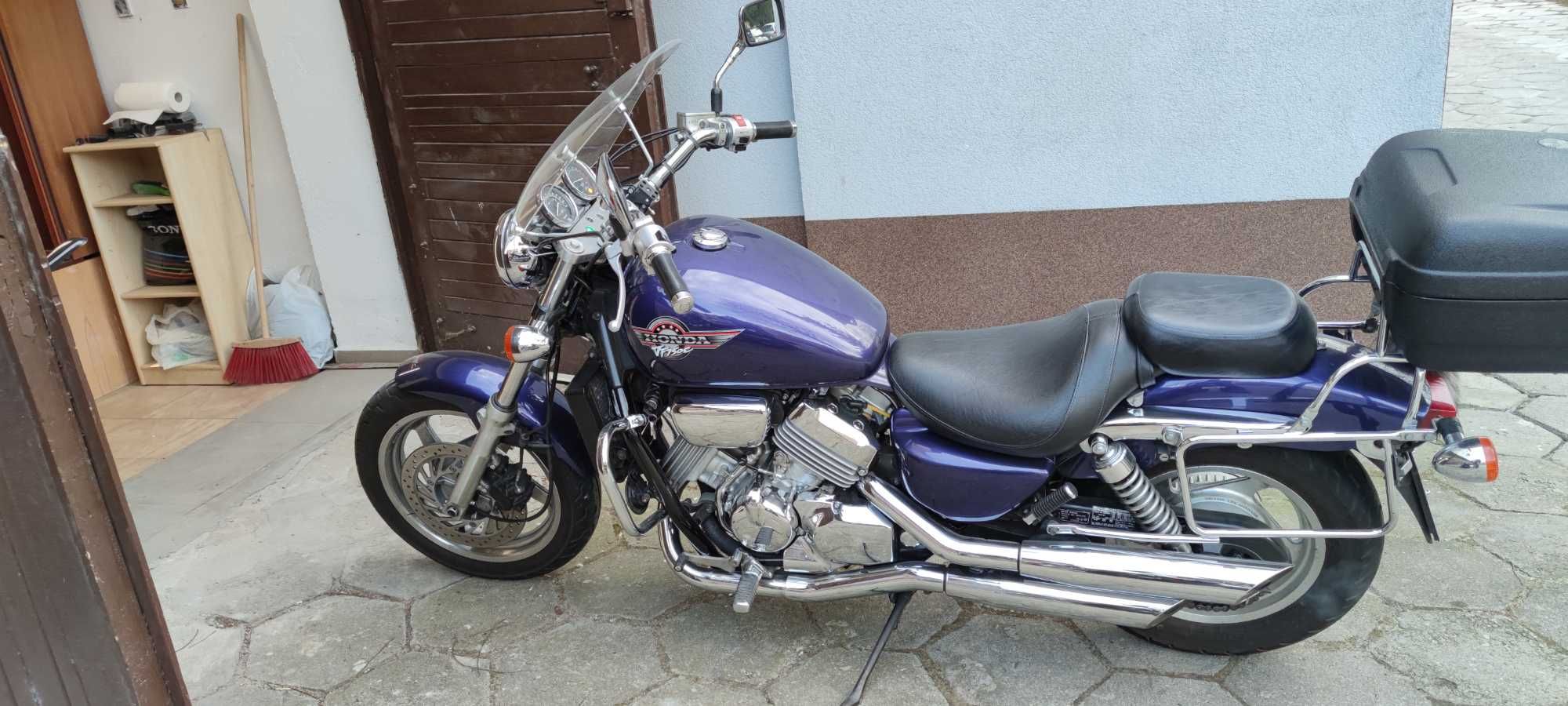 Honda VF 750 Magna