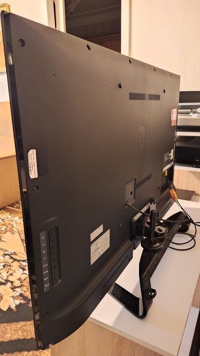 Телевизор  LG  47 дюймов, с функцией 3D