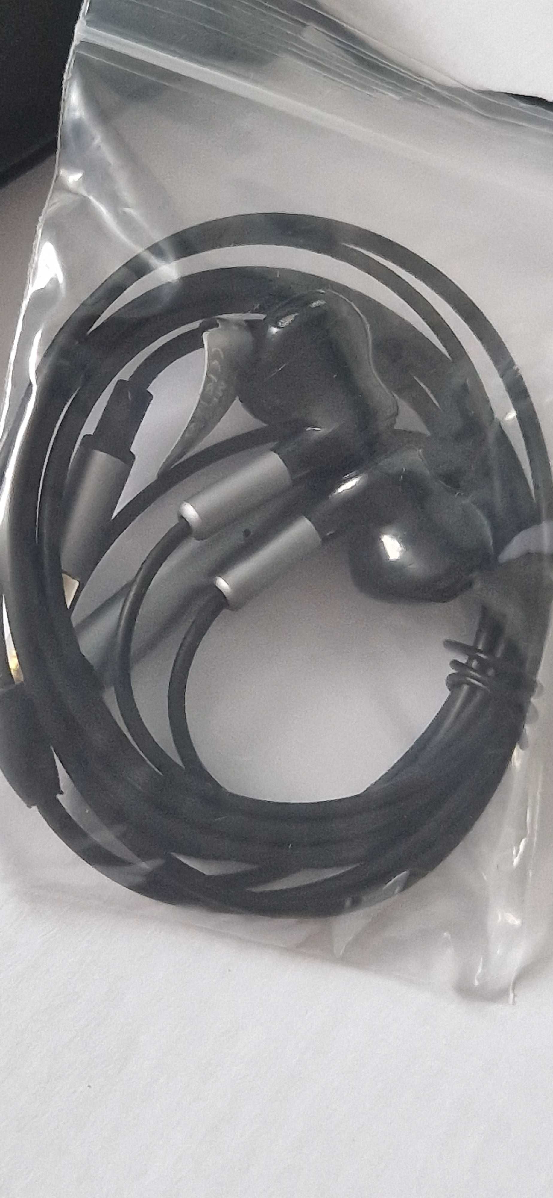 Słuchawki douszne do telefonu, Benewy, przewodowe