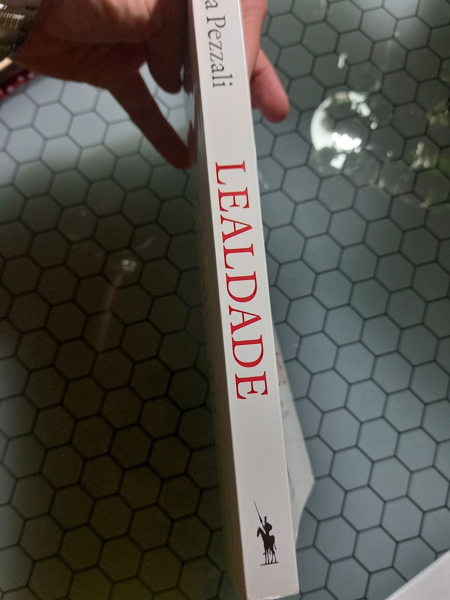 Livro lealdade de Letizia Pezzali