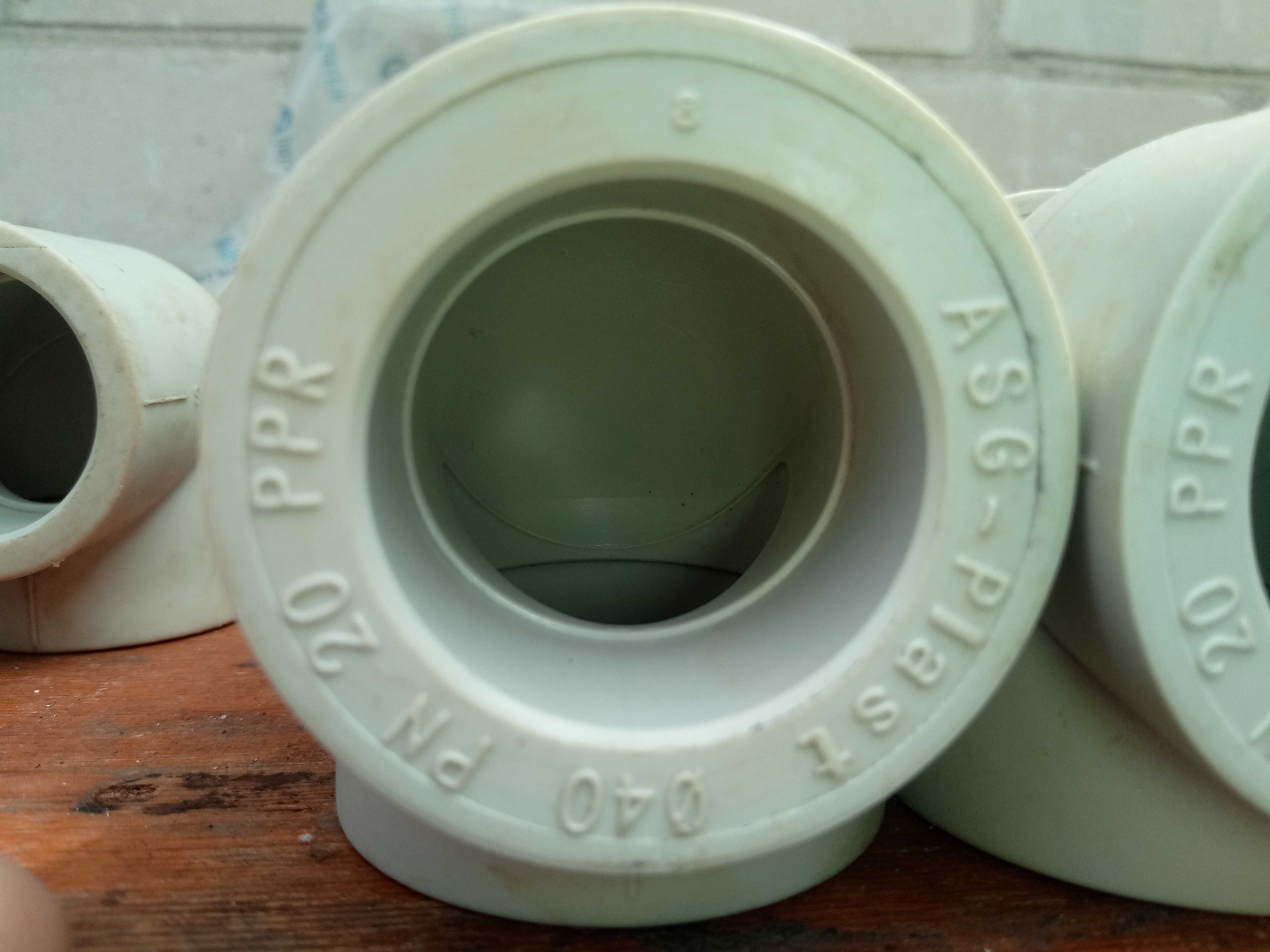 Продам фитинги d40 pn25, остатки.