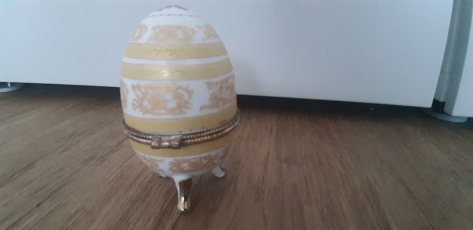 Porcelanowe jajko otwierane