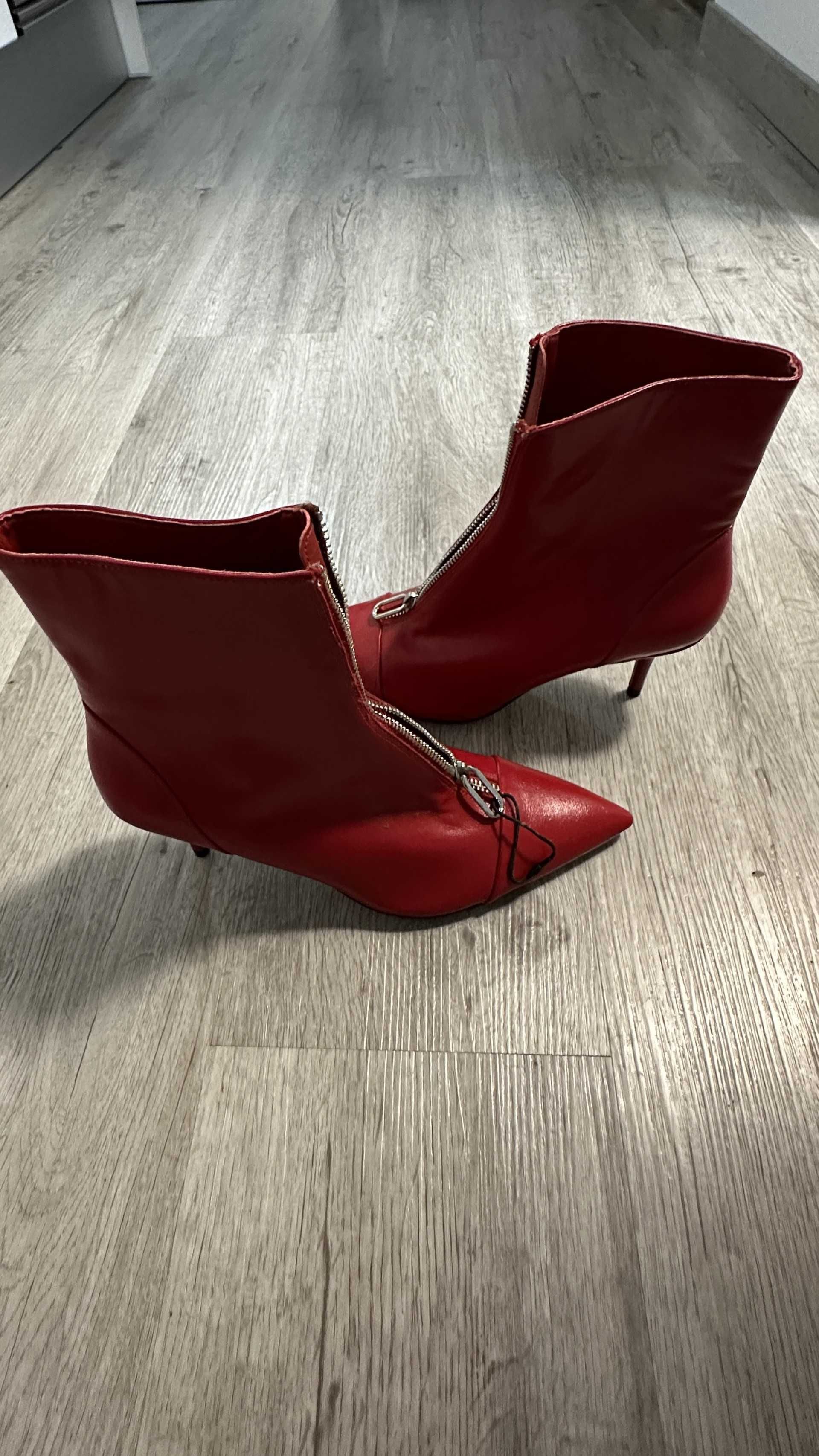 Sapatos Zara vermelhos