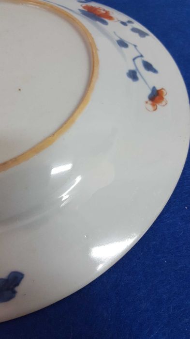 Antigo e raro prato em porcelana chinesa Imari Reinado Kangxi