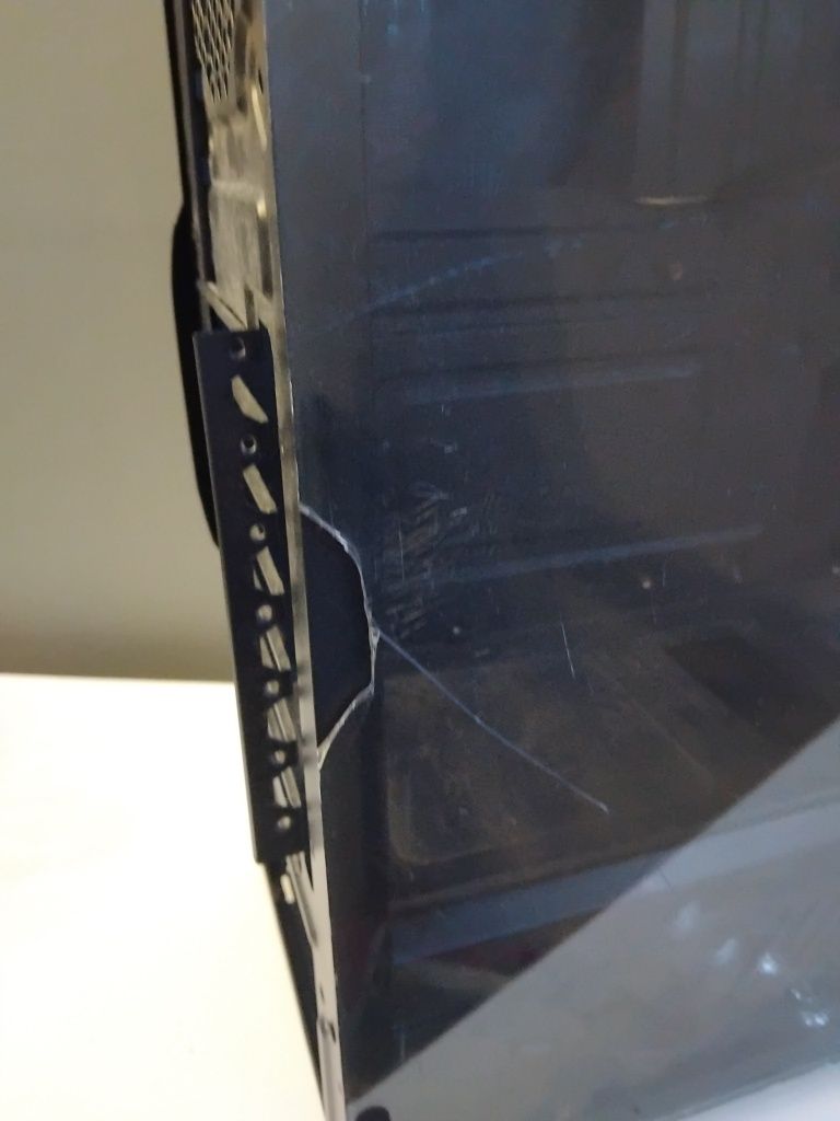 Obudowa Raidmax Neon ARGB G21FWB – nowoczesny design i podświetlenie