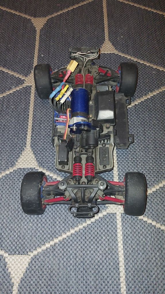 Traxxas slash 1/16 +  ładowarka