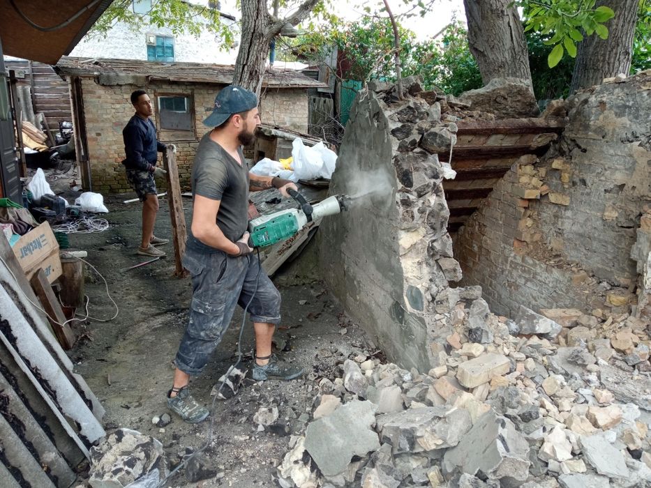 Демонтаж стен, полов, плитки, стяжки, штукатурки. Демонтажные работы