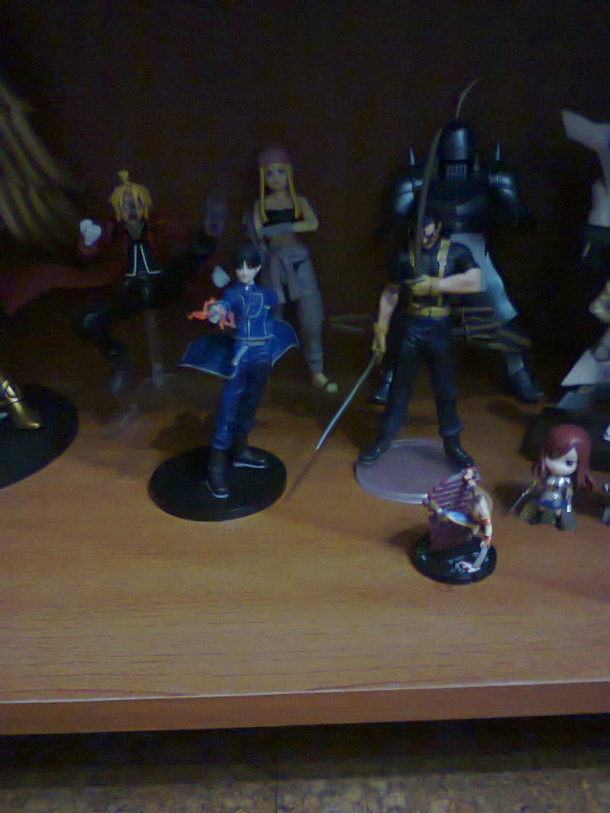 Figuras de Trigun e Fullmetal Alchemist