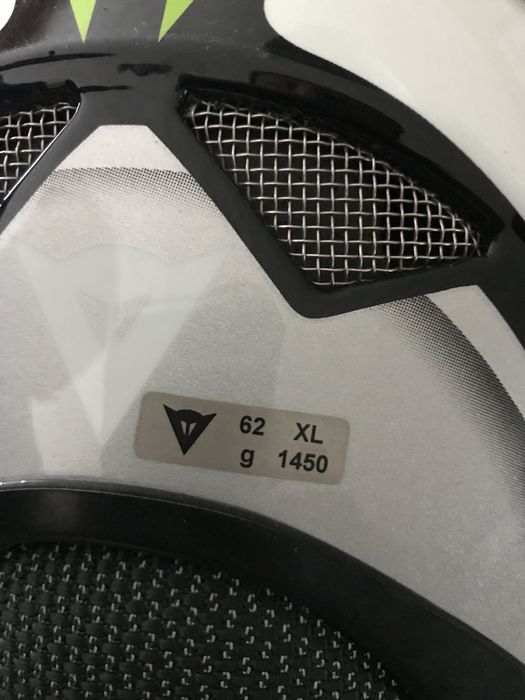 Шолом карбоновий XL