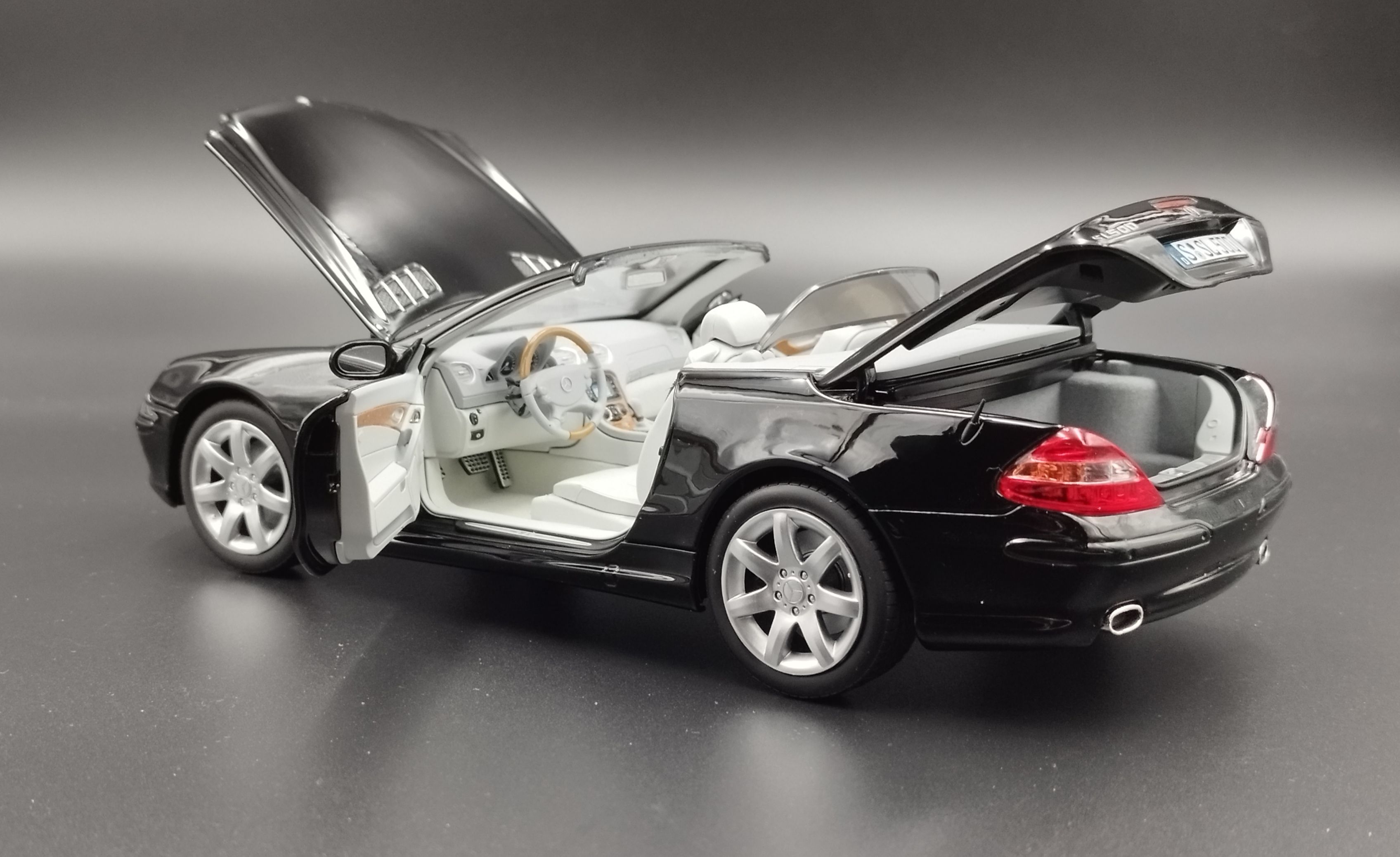 1:18 Norev 1989 Mercedes SL500 R230 Model Nowy