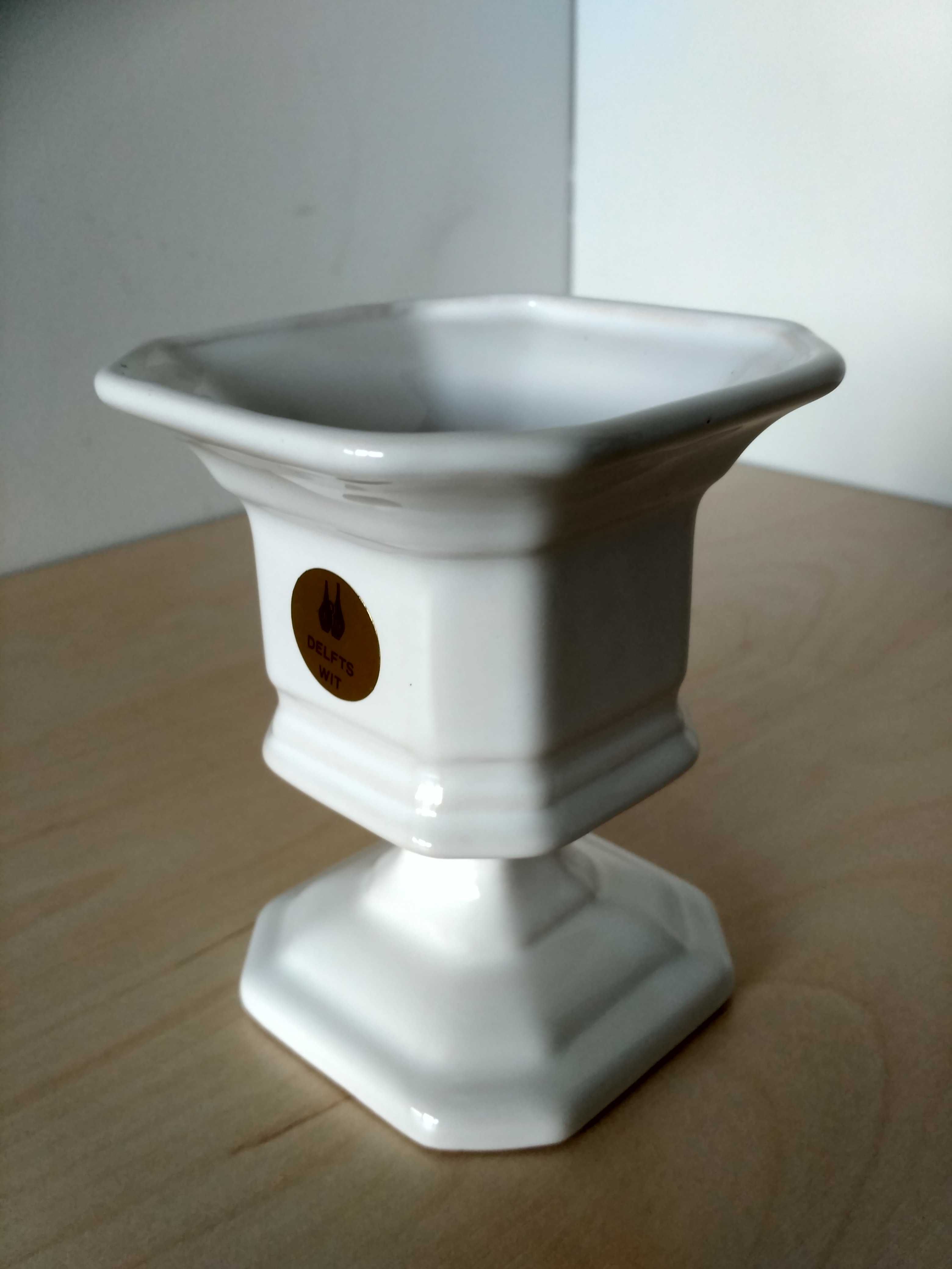 Delfts Wit Ceramiczny wazon z białej porcelany, h - 11 cm, 9 x 9 cm