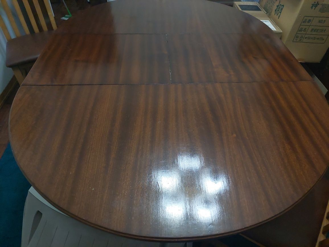 Mesa de Jantar Extensível em Madeira Nobre - Estilo Clássico