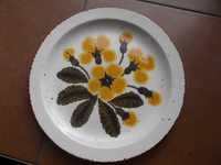 Dekoracyjny talerz ceramiczny malowany, motyw botaniczny