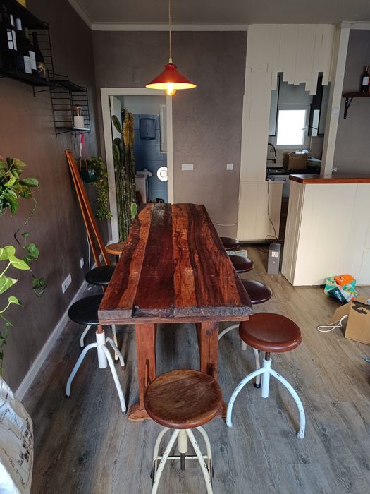 Mesa de madeira muito bom estado