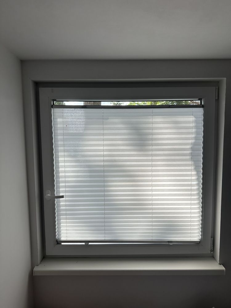 Roleta wewnętrzna na okno 96cm