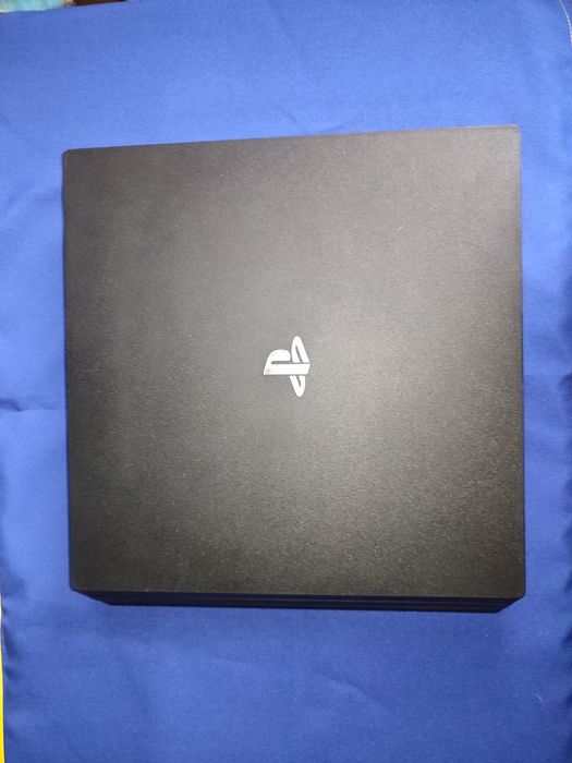Playstation 4 pro 1tb + 4 game