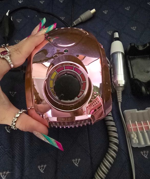 Broca de unhas rosa como nova