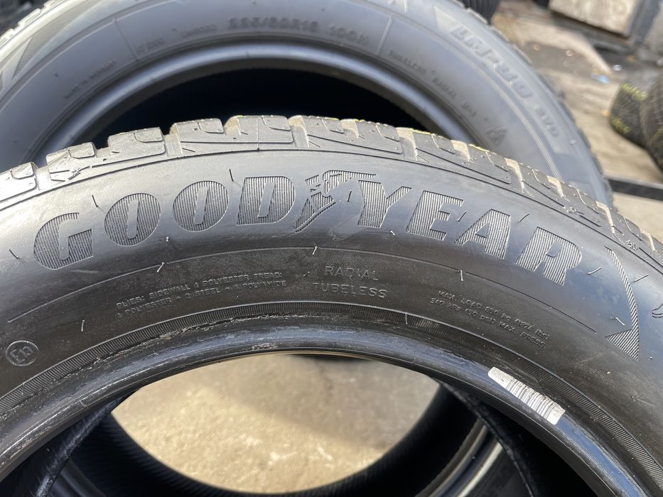 Шины 225/60/16 GoodYear UltraGrip 2шт зима