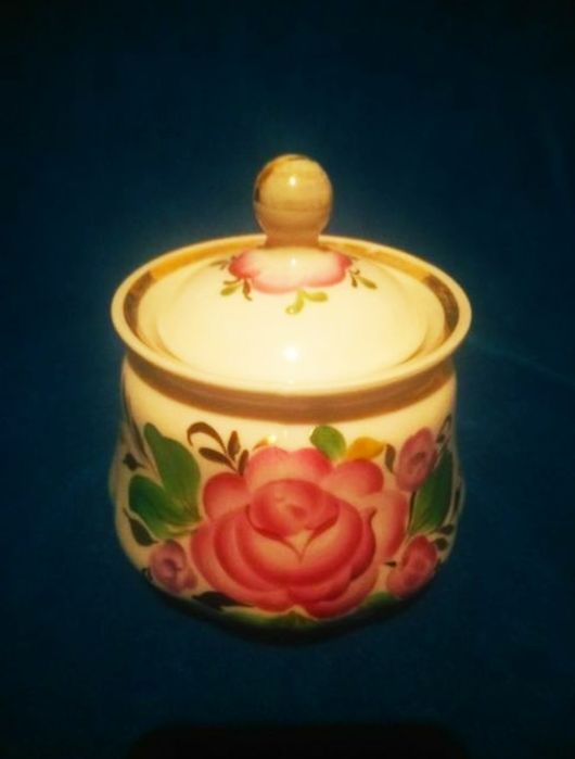 Посуда фарфоровая.