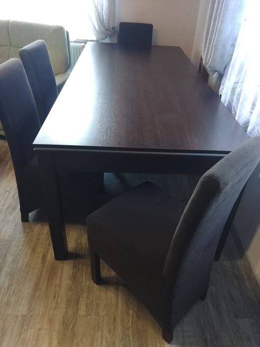 Rozkładany stół + 12 krzeseł + ława