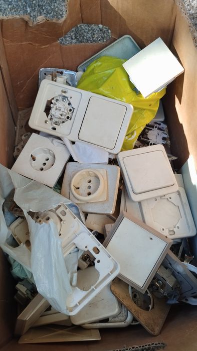 Material eléctrico tomadas interruptores comutadores