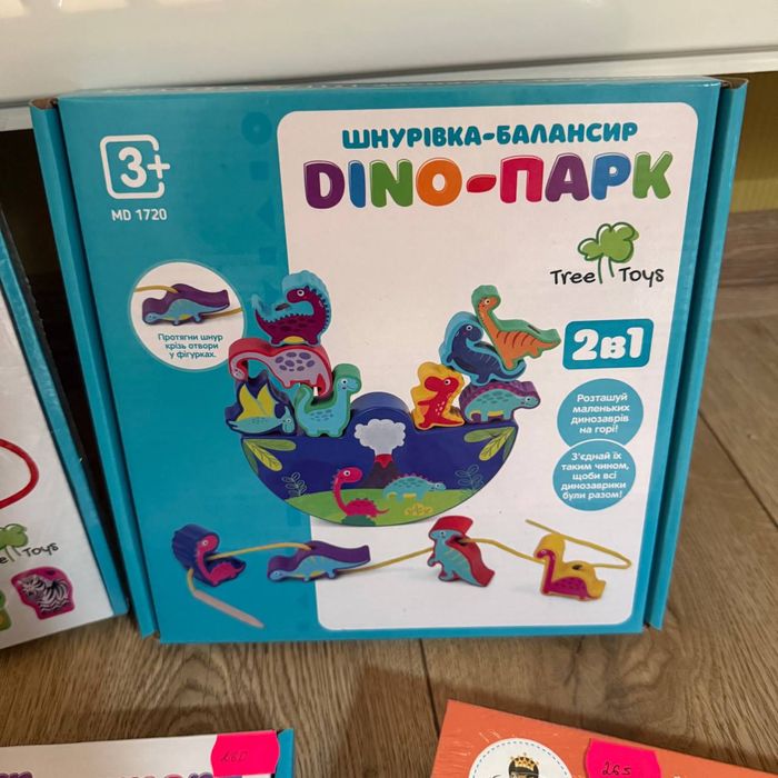 Дитічі іграшки-шнурівки