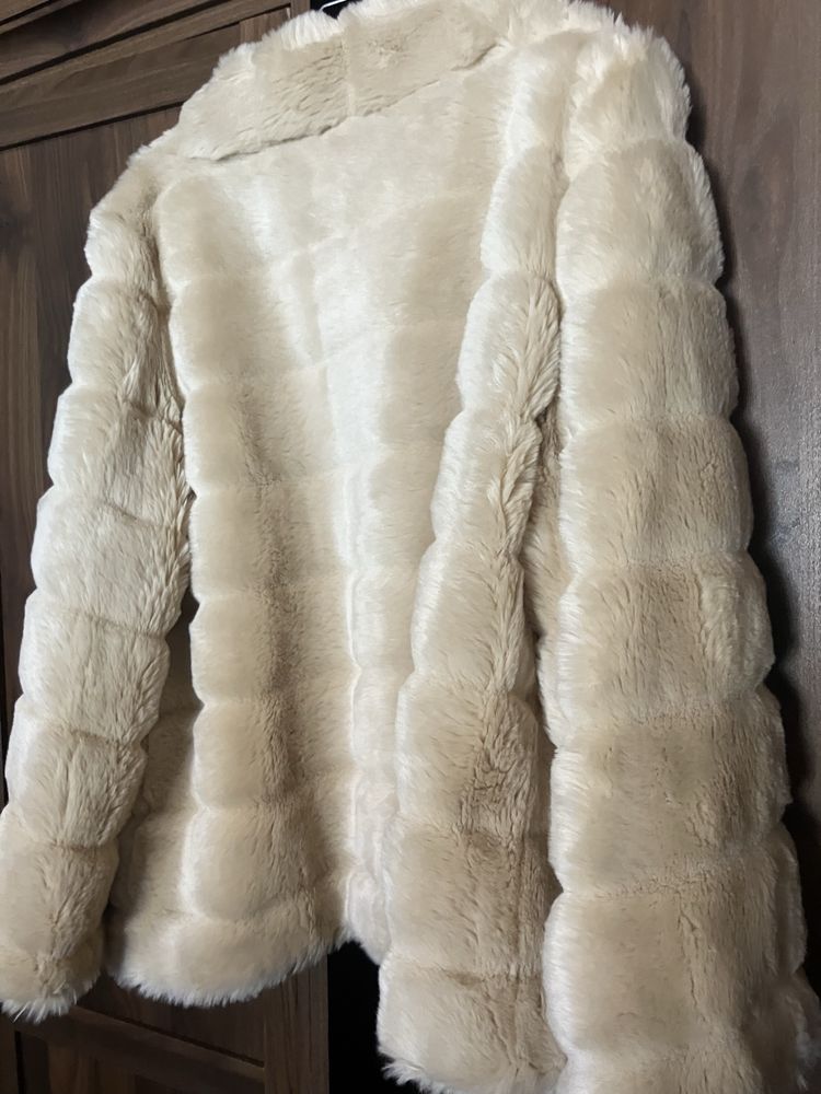 Casaco beje de pelo