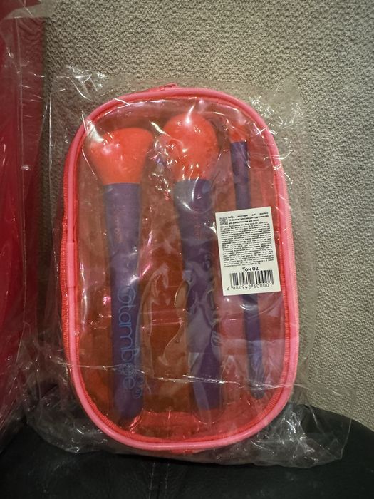 Glambee адвен кадендар з набором для макіяжу