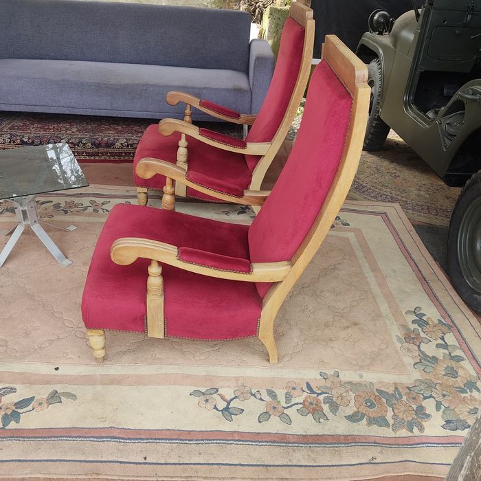 2 cadeirões rústicos e vintage, de veludo vermelho