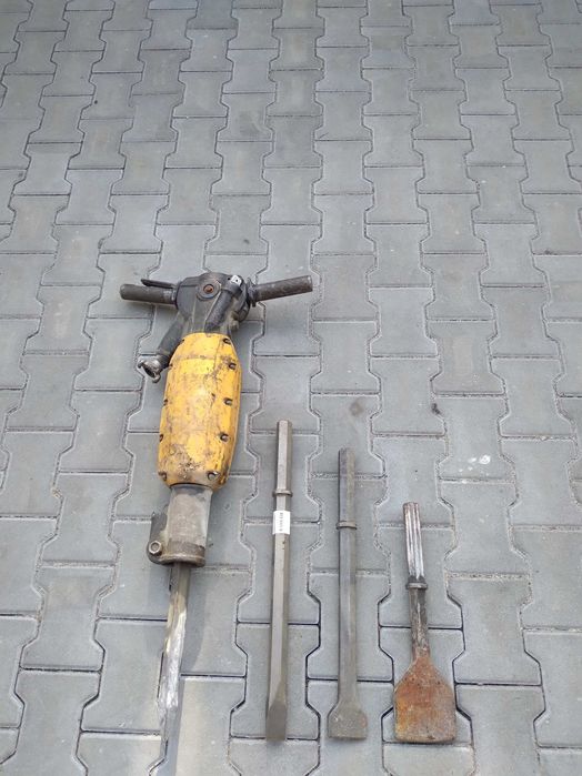 Wynajem młotu wyburzeniowego