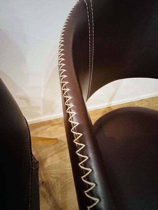 Cadeiras de jantar preço de cada uma 90€