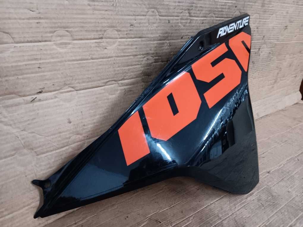 Carenagem direita do depósito KTM 1050 / 1090 / 1190 Adventure