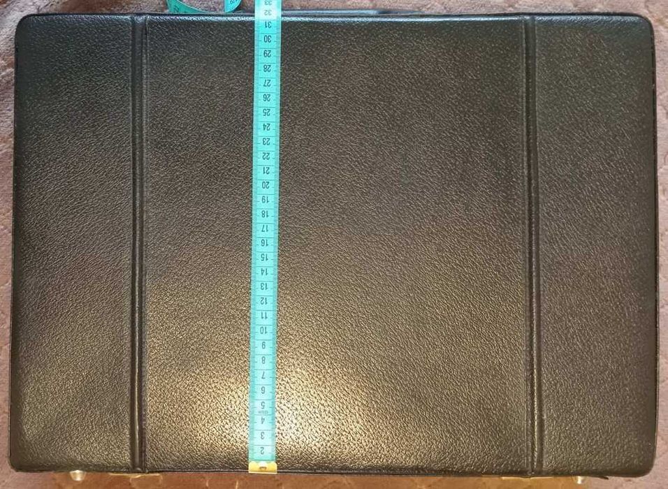 Валіза типу дипломат. Натуральна шкіра. Колір чорний.