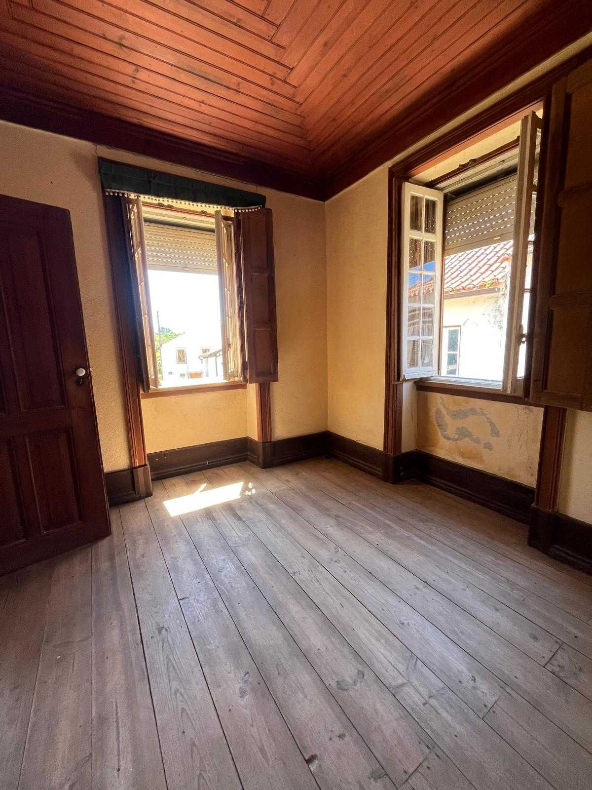 Casa com terreno no centro de Lourosa, Oliveira do hospital.