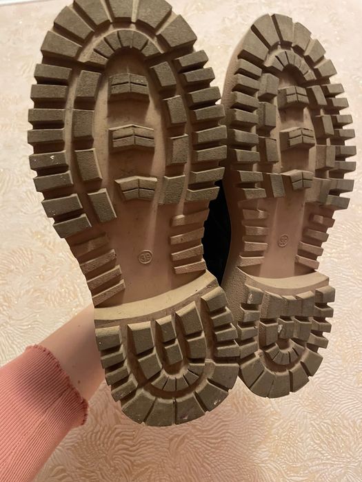 Ботинки жіночі на байці чорні