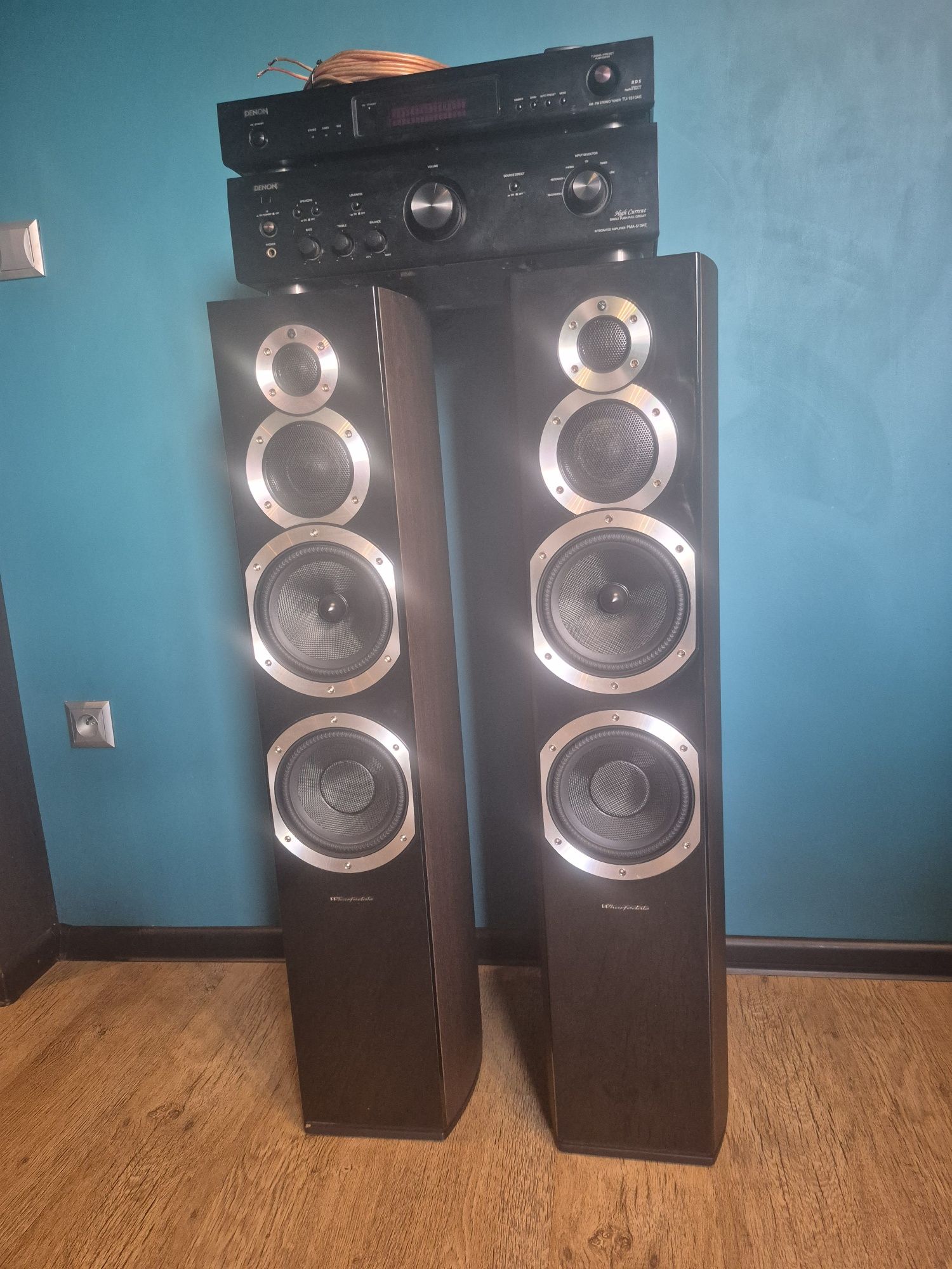 Wharfedale Diamond 10.7 dwie kolumny, radio i amplituner