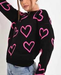 Чёрный свитер с сердечком
