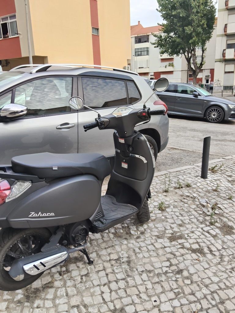 Moto em bom estado modelo Keeway