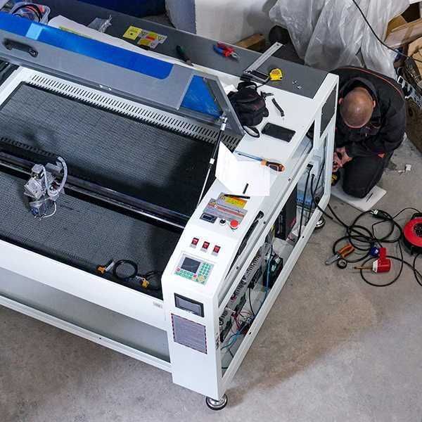 Laser Co2 Weni 1630TC 2xRECI W6 stół taśmowy podajnik autm.-Promocja!