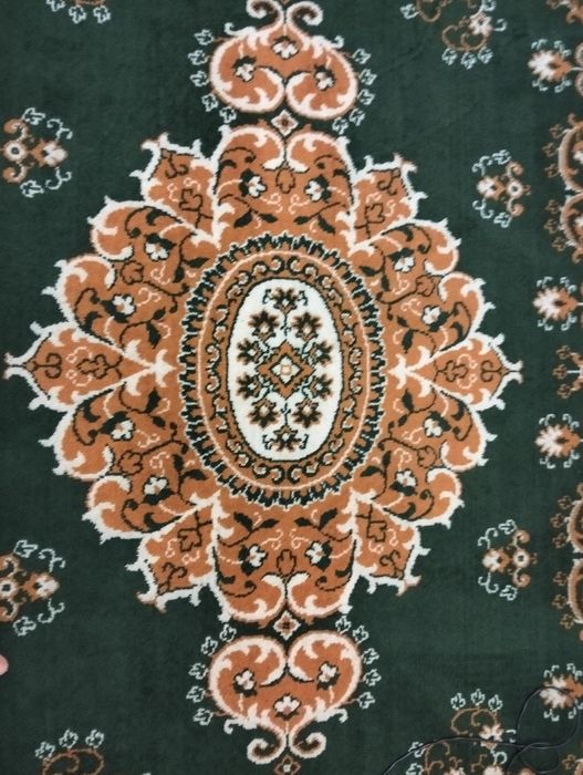 Великий килим розміром 3,35×2,45 гарної якості та в чудовому стані