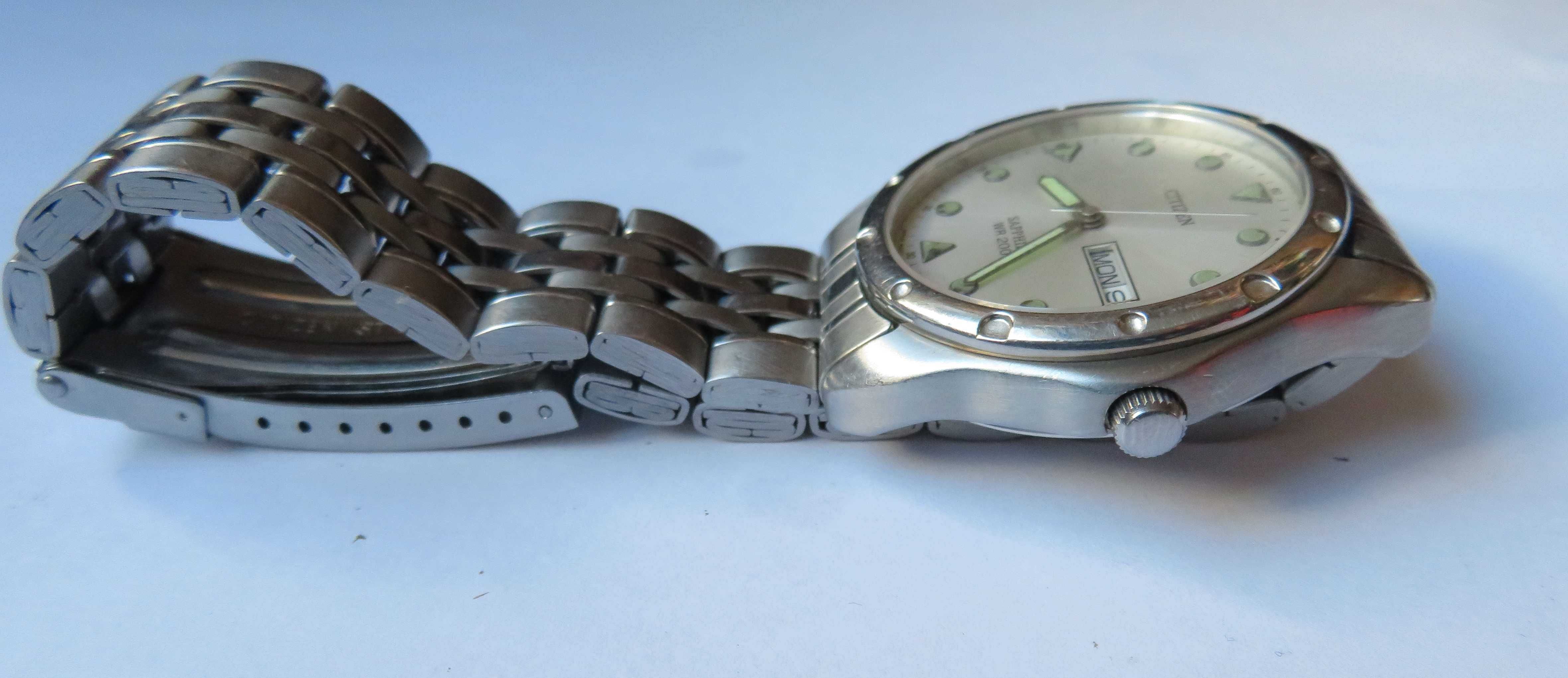 zegarek  Citizen  szafirowe  szkło  wr 200  kwarcowy