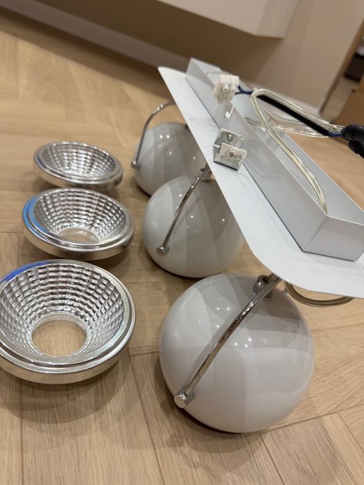 Lampa sufitowa z kloszami biała srebrna