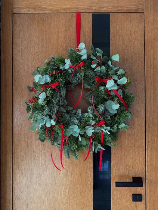 Ręcznie wykonany wianek świąteczny 50 cm – wyłącznie żywe rośliny