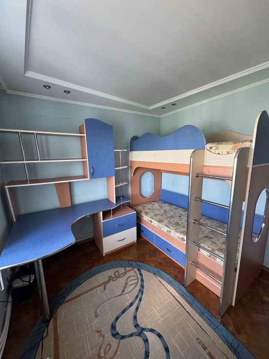 Комплект меблів в дитячу кімнату