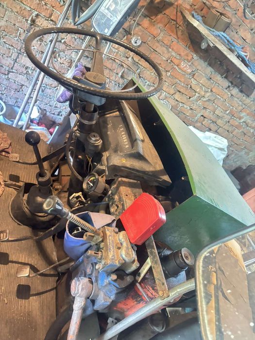 Саморобний трактор з документами