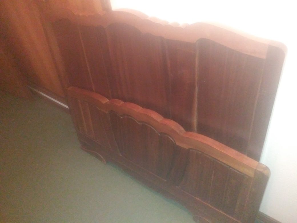 Vendo cama de casal com 2 mesinhas de cabeceira e 1 móvel bar