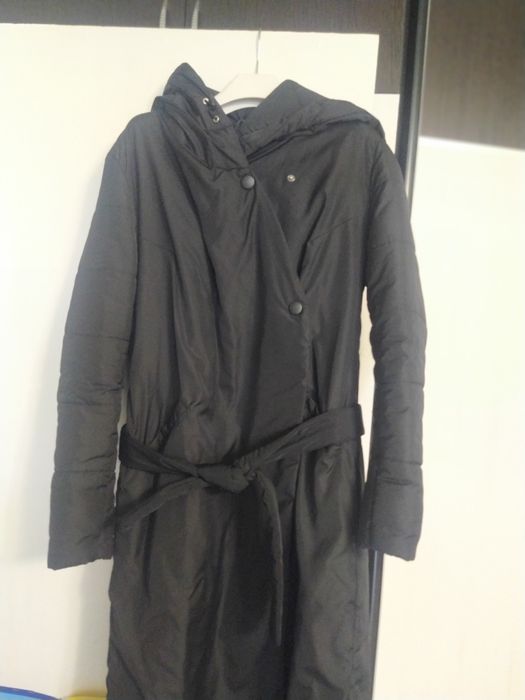 Довгий жіночий пуховик