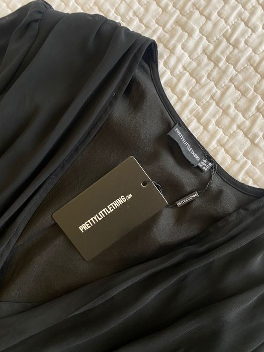 Чорна сукна pretty little thing